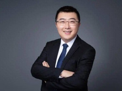 马斯克：人工智能与机器人发展或让工作成自愿选择 金钱地位或降低